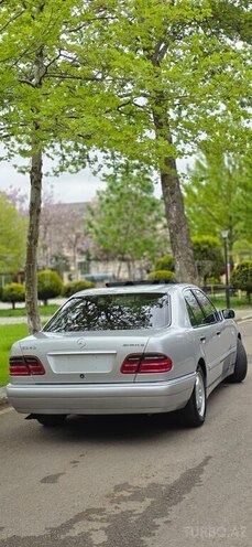 Mercedes E 240-7