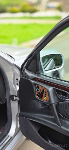 Mercedes E 240-11