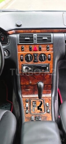 Mercedes E 240-9