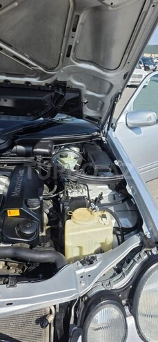 Mercedes E 240-13