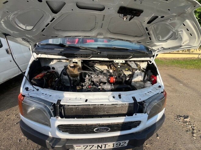 Ford Transit-8