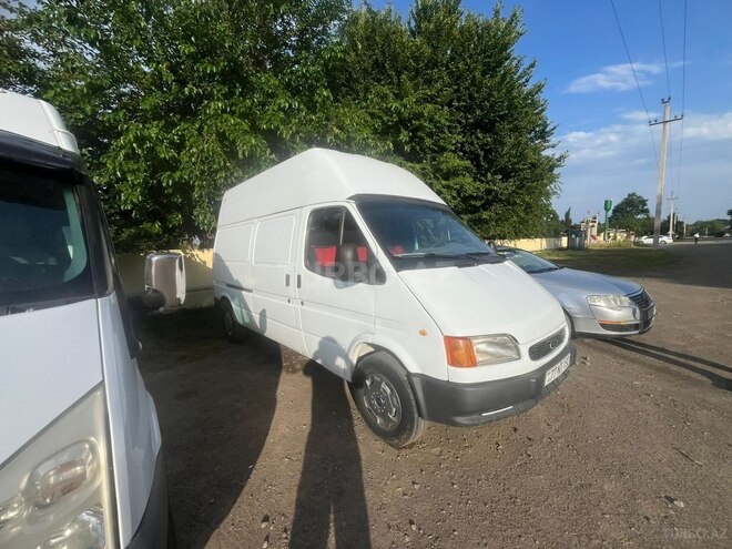 Ford Transit-3