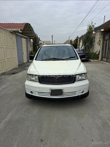 Mitsubishi Chariot-1