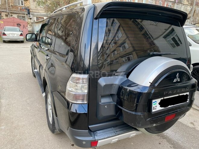Mitsubishi Pajero-6