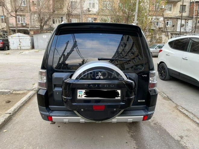 Mitsubishi Pajero-4