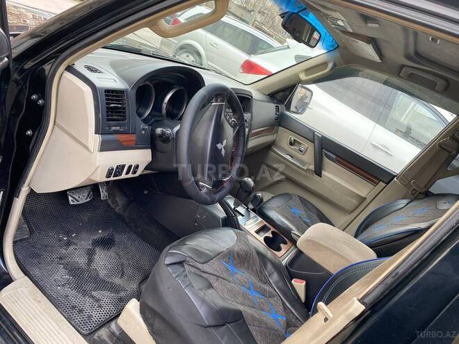 Mitsubishi Pajero-8