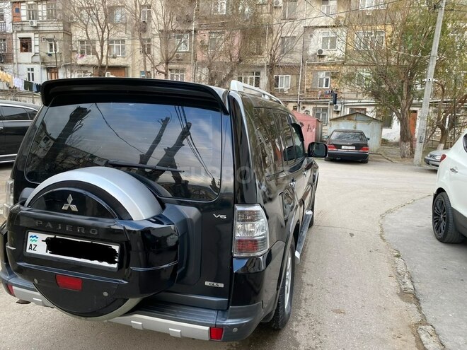 Mitsubishi Pajero-5