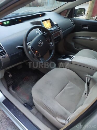 Toyota Prius-11