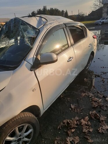 Nissan Sunny-5