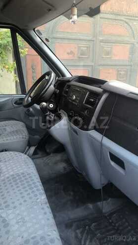 Ford Transit-12