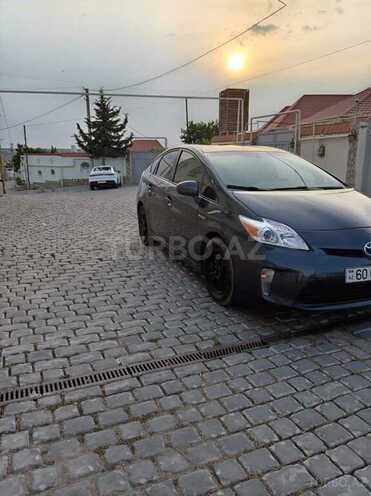 Toyota Prius-12
