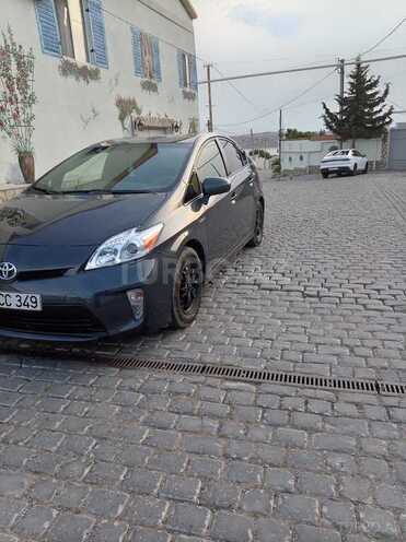 Toyota Prius-13