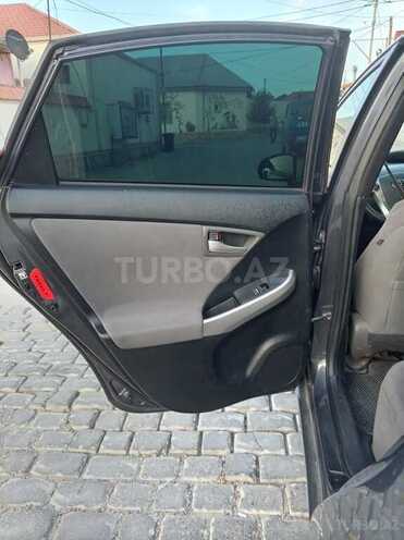 Toyota Prius-5