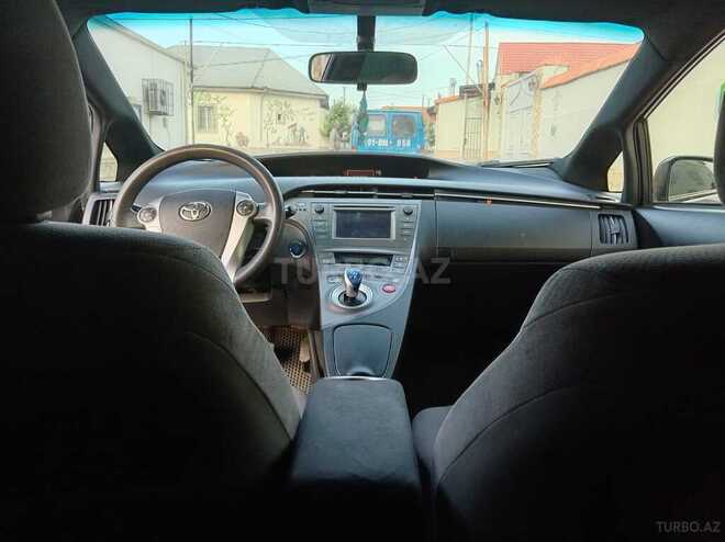 Toyota Prius-4