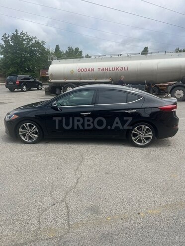 Hyundai Elantra-4