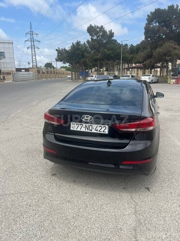 Hyundai Elantra-3