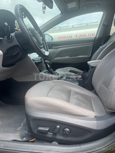 Hyundai Elantra-7