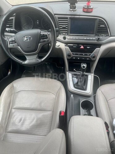Hyundai Elantra-8