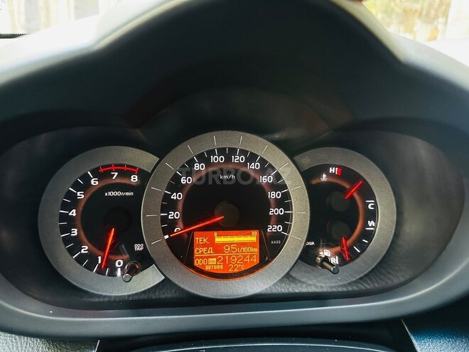 Toyota RAV4-16