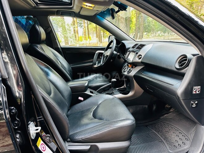 Toyota RAV4-9