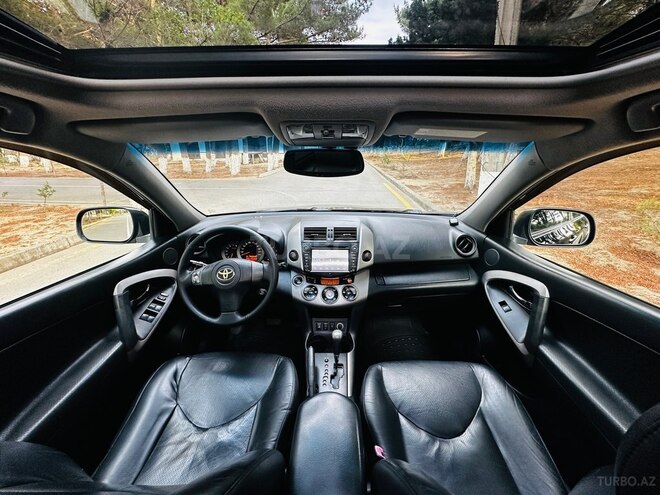 Toyota RAV4-8