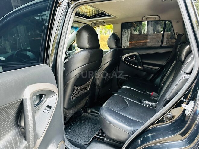 Toyota RAV4-12