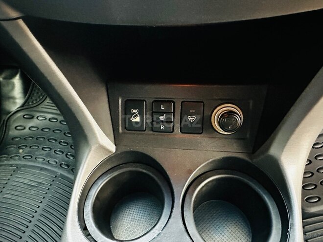 Toyota RAV4-13