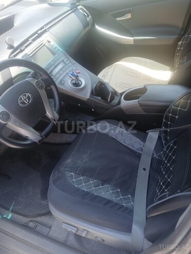 Toyota Prius-4