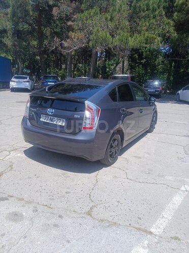 Toyota Prius-7