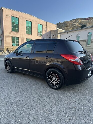 Nissan Tiida-4