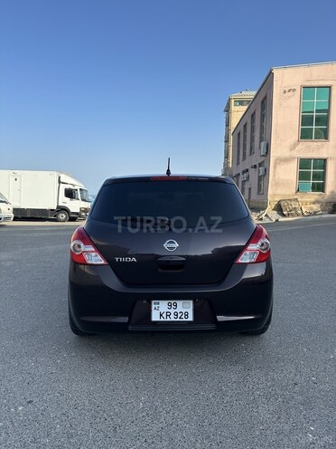 Nissan Tiida-5