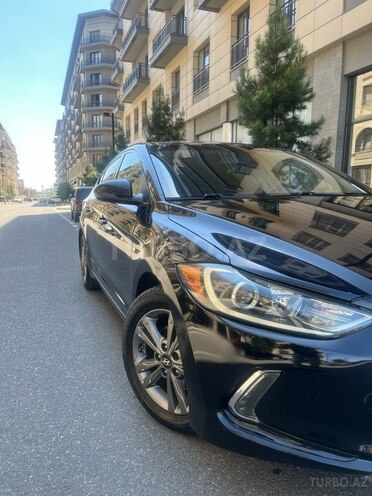 Hyundai Elantra-4