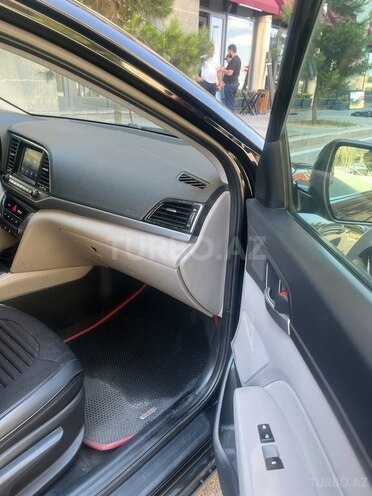 Hyundai Elantra-18
