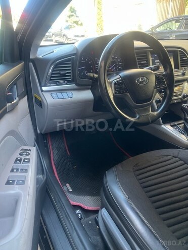 Hyundai Elantra-15