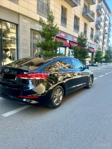 Hyundai Elantra-13