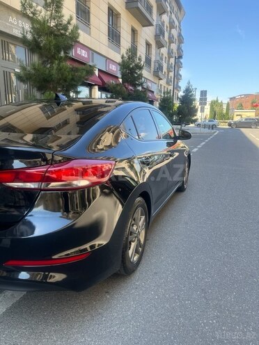 Hyundai Elantra-10
