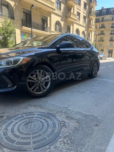 Hyundai Elantra-8