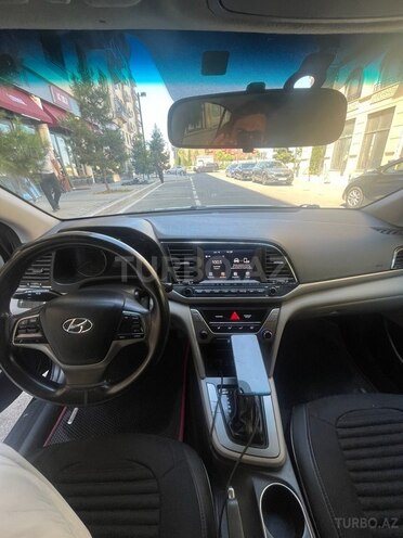 Hyundai Elantra-14
