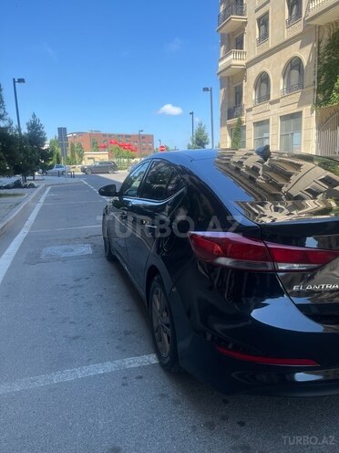 Hyundai Elantra-11