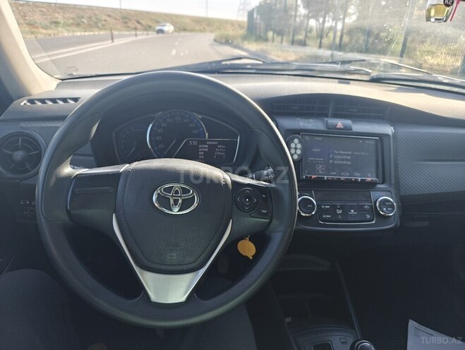Toyota Corolla Axio-10