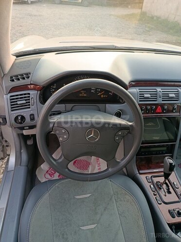 Mercedes E 240-18