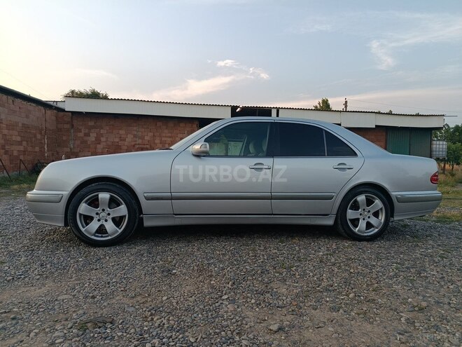 Mercedes E 240-3