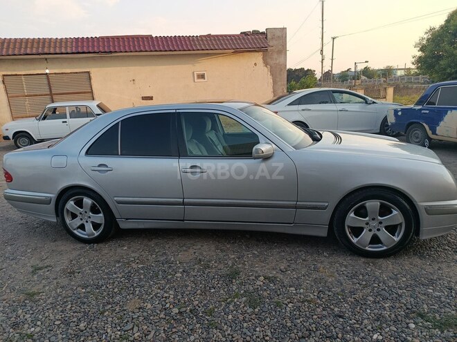 Mercedes E 240-17