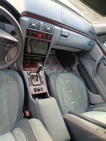 Mercedes E 240-12