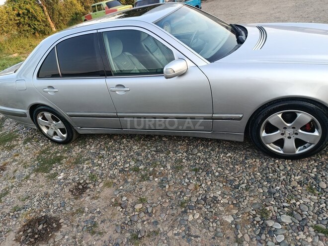 Mercedes E 240-13