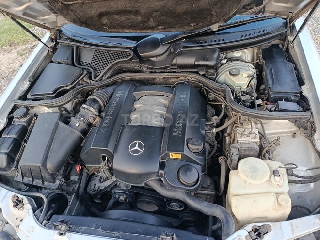 Mercedes E 240-2