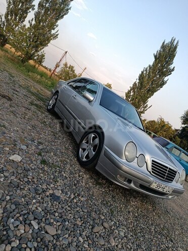 Mercedes E 240-6