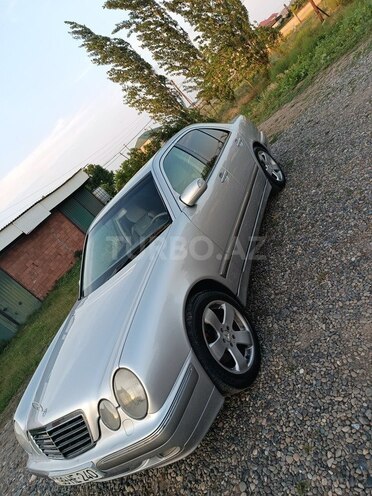 Mercedes E 240-16