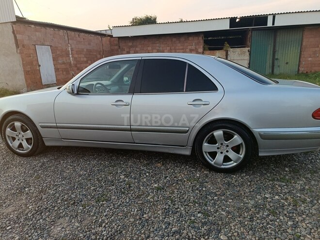 Mercedes E 240-10