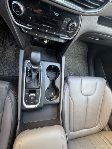 Hyundai Santa Fe-13